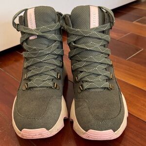 Sorel Women's Kinetic™ Impact Conquest Sneaker Boot